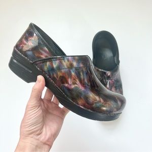 Dansko Patent Leather Clogs Size 40 (US 9.5 - 10) Marbled Irisdescent